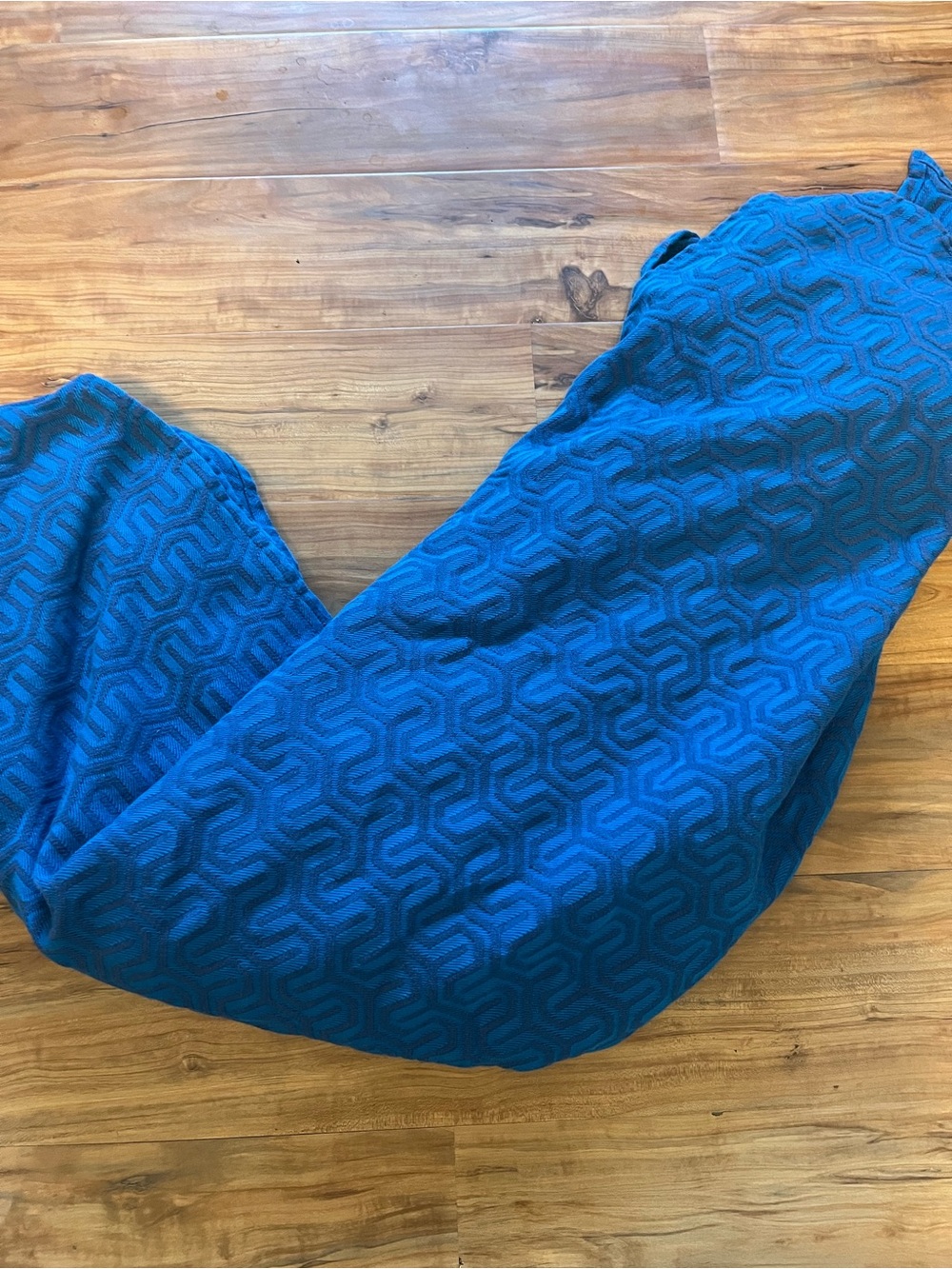 Form woven baby wearing wrap